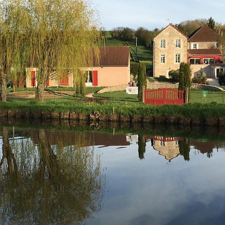 Calme Au Canal De Centre Dennevy Dış mekan fotoğraf